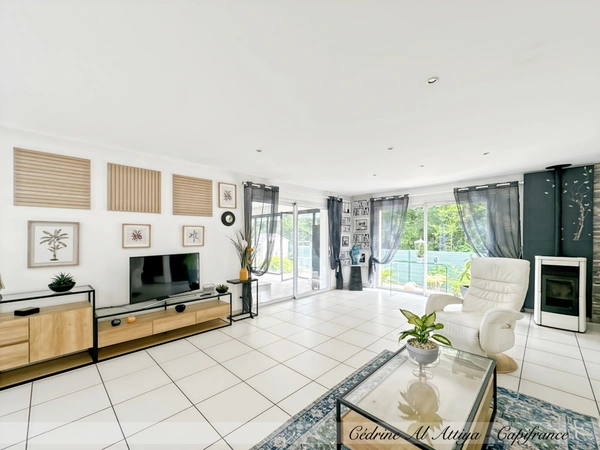 Maison à vendre Périgny, quartier Rompsay, 119m2, plain-pied, garage, jardin, véranda avec jacuzzi