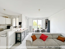 La Rochelle, 3-room apartment for sale, 66m2, 1st floor, elevator, loggia, garage