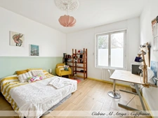 Maison à vendre à La Rochelle, 135 m² de plain-pied, avec jardin, garage et cave.