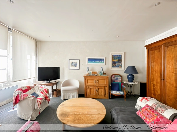 Dpt Charente Maritime (17), à vendre LA ROCHELLE maison P6 de 211 m² - Terrain de 235,00 m² 