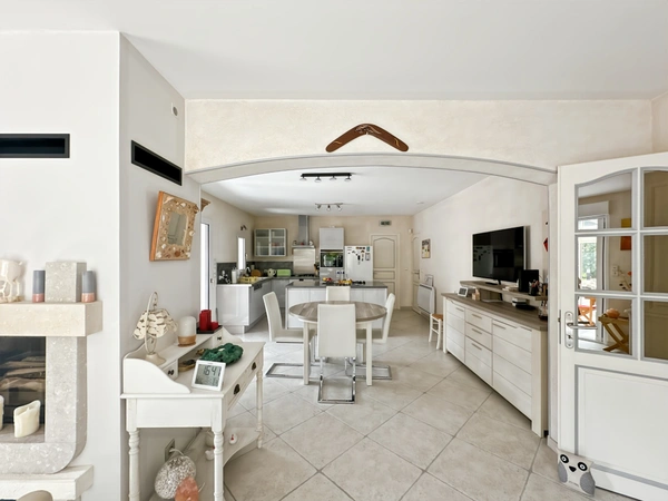 PÉRIGNY, maison à vendre 170m2, 5 chambres, jardin, garage, cave et piscine