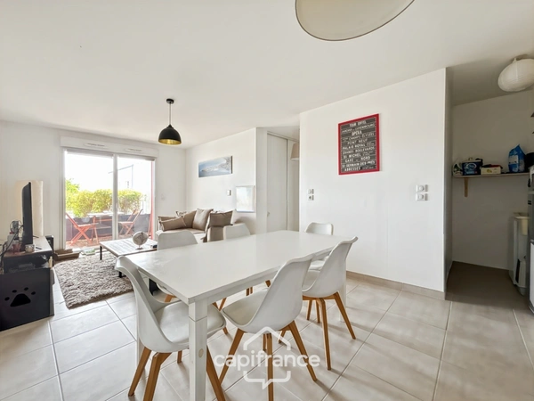 LA ROCHELLE, quartier Saint-Maurice. Appartement 3 pièces avec loggia et parking