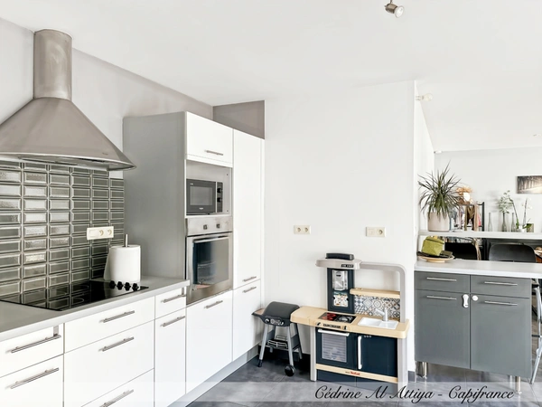 Maison à vendre à LA ROCHELLE, 4 pièces, 107m2 avec cour, dépendance et cave