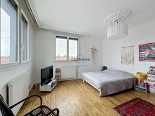 Maison de 165m2 entièrement rénovée avec jardin, garage