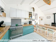 Maison à vendre à La Rochelle, 135 m² de plain-pied, avec jardin, garage et cave.
