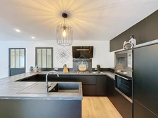 Maison de 165m2 entièrement rénovée avec jardin, garage