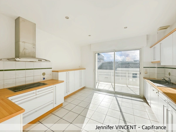 Appartement duplex, 4 pièces avec terrasse de 15m2  et garage au coeur de la Rochelle