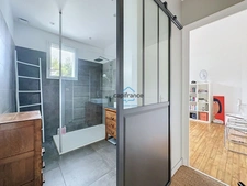 Maison de 165m2 entièrement rénovée avec jardin, garage