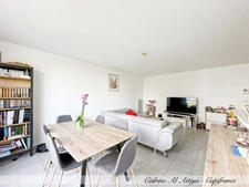 La Rochelle, 3-room apartment for sale, 66m2, 1st floor, elevator, loggia, garage