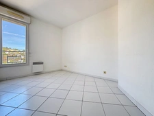 Appartement à vendre 3 pièces  avec grand Balcon 