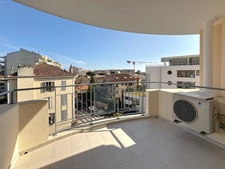 Appartement à vendre 3 pièces  avec grand Balcon 