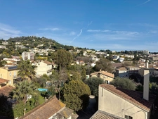 Appartement à vendre 3 pièces  avec grand Balcon 
