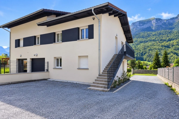 Immeuble à vendre MAGLAND (74)
