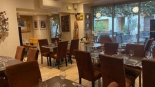 Dpt  (83), à vendre Restaurant Murs et Fonds de commerce au coeur d'un village du Var Pays de Fayence 