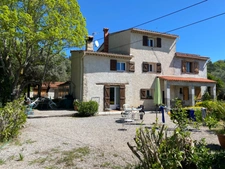 Maison à vendre dominante environ 190 m² 5 chambres MONTAUROUX (83) avec appartement attenant 2 logements possible