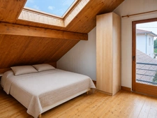 Saint-Genis-Pouilly, Pregnin - Exclusive listing - Architect-designed house - Full-height veranda - 220m² of living space - Rental income (1-bedroom apartment: 48m²) - Garage - Carport - 3 terraces - 