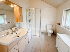 Saint-Genis-Pouilly, Pregnin - Exclusive listing - Architect-designed house - Full-height veranda - 220m² of living space - Rental income (1-bedroom apartment: 48m²) - Garage - Carport - 3 terraces - 