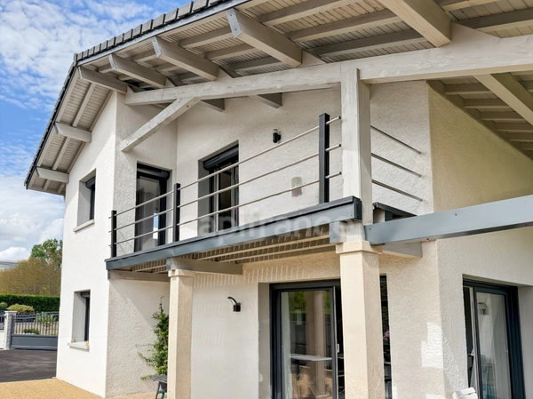 Maison à vendre 8 pièces PREVESSIN MOENS (01)