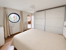 Saint-Genis-Pouilly, Pregnin - Exclusive listing - Architect-designed house - Full-height veranda - 220m² of living space - Rental income (1-bedroom apartment: 48m²) - Garage - Carport - 3 terraces - 