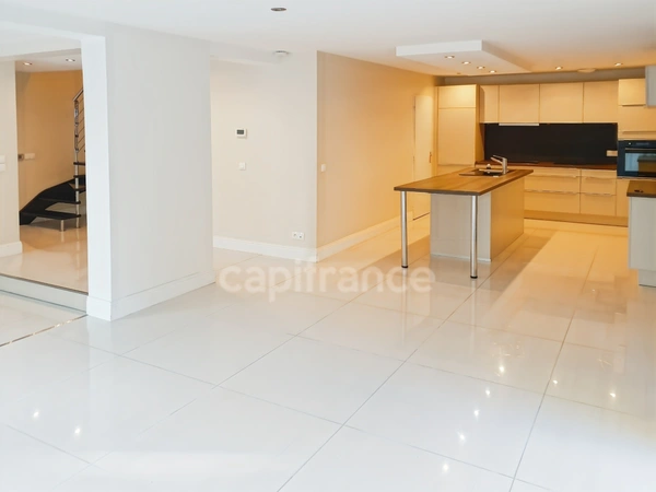 Maison à vendre 6 pièces PREVESSIN MOENS (01)