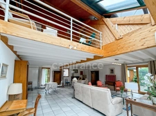 Saint-Genis-Pouilly, Pregnin - Exclusive listing - Architect-designed house - Full-height veranda - 220m² of living space - Rental income (1-bedroom apartment: 48m²) - Garage - Carport - 3 terraces - 