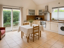 Saint-Genis-Pouilly, Pregnin - Exclusive listing - Architect-designed house - Full-height veranda - 220m² of living space - Rental income (1-bedroom apartment: 48m²) - Garage - Carport - 3 terraces - 