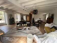 Maison de caractère rénovée 272 m² – 1h de Paris – Proche Dreux – Suite parentale d’exception – Terrain 2100 m² – Accès rapide N12