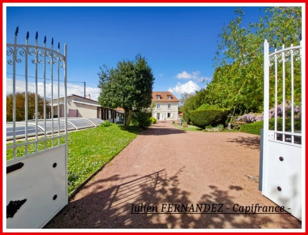 Dpt Vienne (86), à vendre CHÂTELLERAULT Propriété P15 de 385,12m² -Terrain de 21142m²