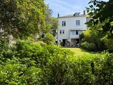 SAUMUR CENTRE, Maison de ville style Art déco de 205m² avec garage sur jardin arboré clos de 600m² 