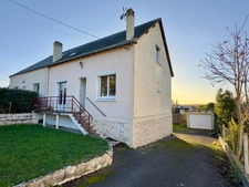 SAUMUR, Near Nantilly, 4 bedroom house of 115m² with garden and garage.