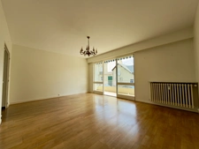 SAUMUR CENTRE, Appartement rénové 3 chambres de 98m² avec balcon, garage, cave et grenier.