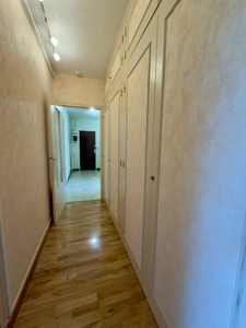 SAUMUR CENTRE, Appartement rénové 3 chambres de 98m² avec balcon, garage, cave et grenier.