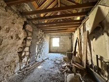 Varrains, Maison tuffeau de 130m² sur 2 niveaux à rénover intégralement.