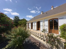 SAUMUR, Saint Hilaire-Saint Florent, Maison de 100m² avec jardin et garage.