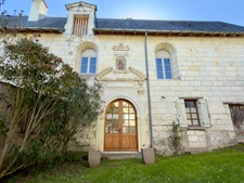 TRÈVES, Ancien Logis du début XVIIème siècle de 265m² sur jardin arboré de 1600m²