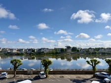 RARE FIND IN SAUMUR CITY CENTRE, 100m² apartment facing the Loire River in a remarkable building