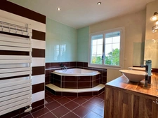 SAUMUR, Near Nantilly, 4 bedroom house of 115m² with garden and garage.