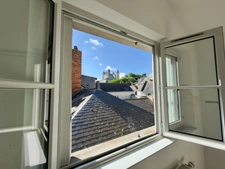 RARE FIND IN SAUMUR CITY CENTRE, 100m² apartment facing the Loire River in a remarkable building