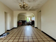 LES ROSIERS SUR LOIRE, Maison en pierre à rénover de 84m²/120m² développables avec dépendances et jardin.