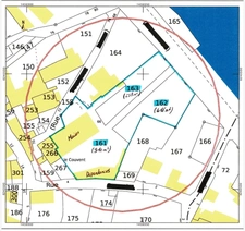 TRÈVES, Ancien Logis du début XVIIème siècle de 265m² sur jardin arboré de 1600m²