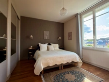SAUMUR CENTRE, Art Deco style townhouse of 205m² with garage on a 600m² enclosed garden with trees 
