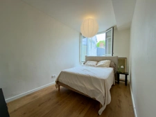 SAUMUR City Centre, facing the Loire River. Renovated 2-bedroom apartment with attic and cellar