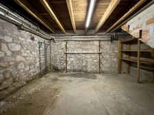 SAUMUR, Near Nantilly, 4 bedroom house of 115m² with garden and garage.
