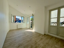 RARE FIND IN SAUMUR CITY CENTRE, 100m² apartment facing the Loire River in a remarkable building
