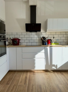 VIVY à 3 Km du Centre-bourg, Maison rénovée sur sous-sol aménagé de 160m² habitables avec garage et jardin