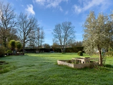 CHOUZE SUR LOIRE, Maison tuffeau 4 chambres avec vie de plain-pied sur jardin arboré clos.