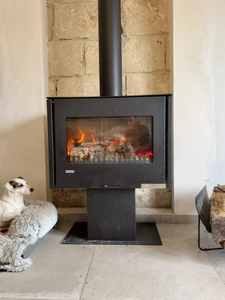 CHOUZE SUR LOIRE, Maison tuffeau 4 chambres avec vie de plain-pied sur jardin arboré clos.