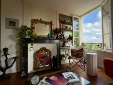 SAUMUR City Centre, facing the Loire River. Renovated 2-bedroom apartment with attic and cellar