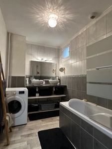Ultra-centre Saumur, face Loire, Maison de ville sans extérieur de 100m2