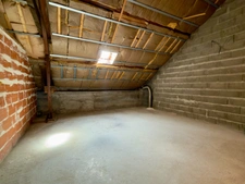 SAUMUR CENTRE, Appartement rénové 3 chambres de 98m² avec balcon, garage, cave et grenier.
